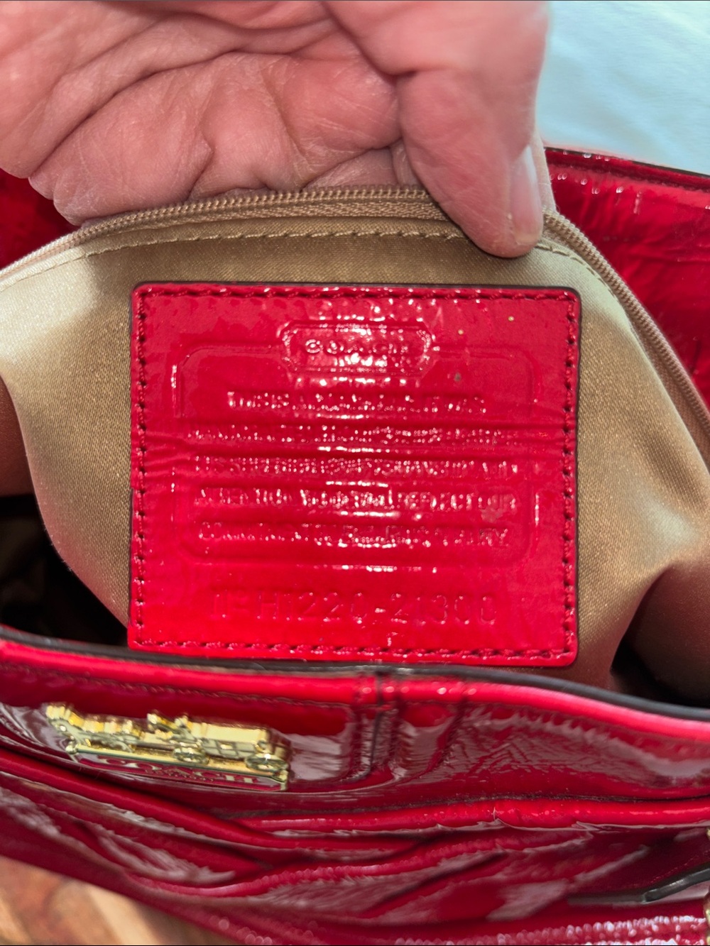 Coach‎ Madison Diagonal Pleated Patent Leather handbag in red - Picture 12 of 15